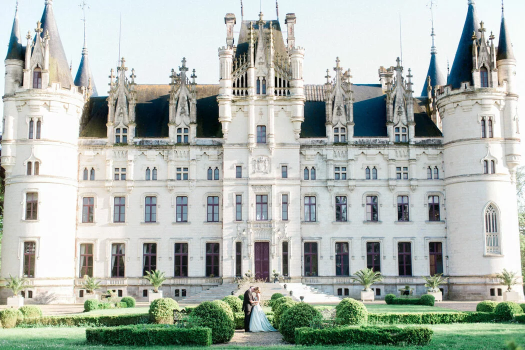 chateau-challain-couple-castle-front